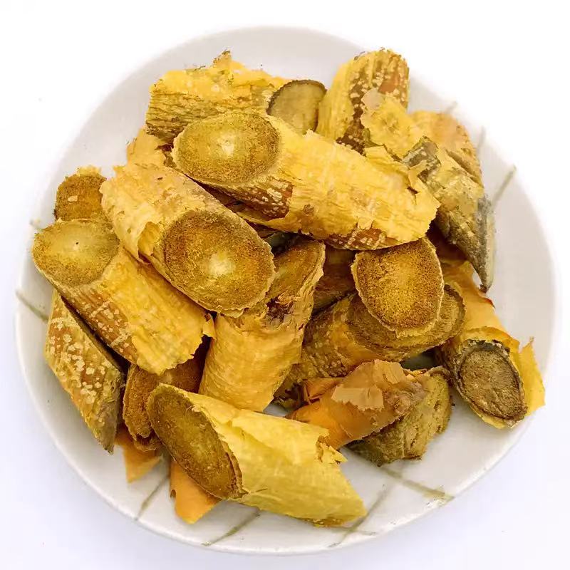 农村里的湿破石野野草花根/花根