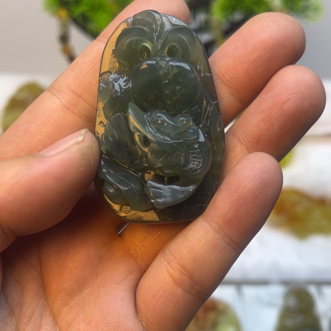 蛇纹石玉颈饰未镶嵌