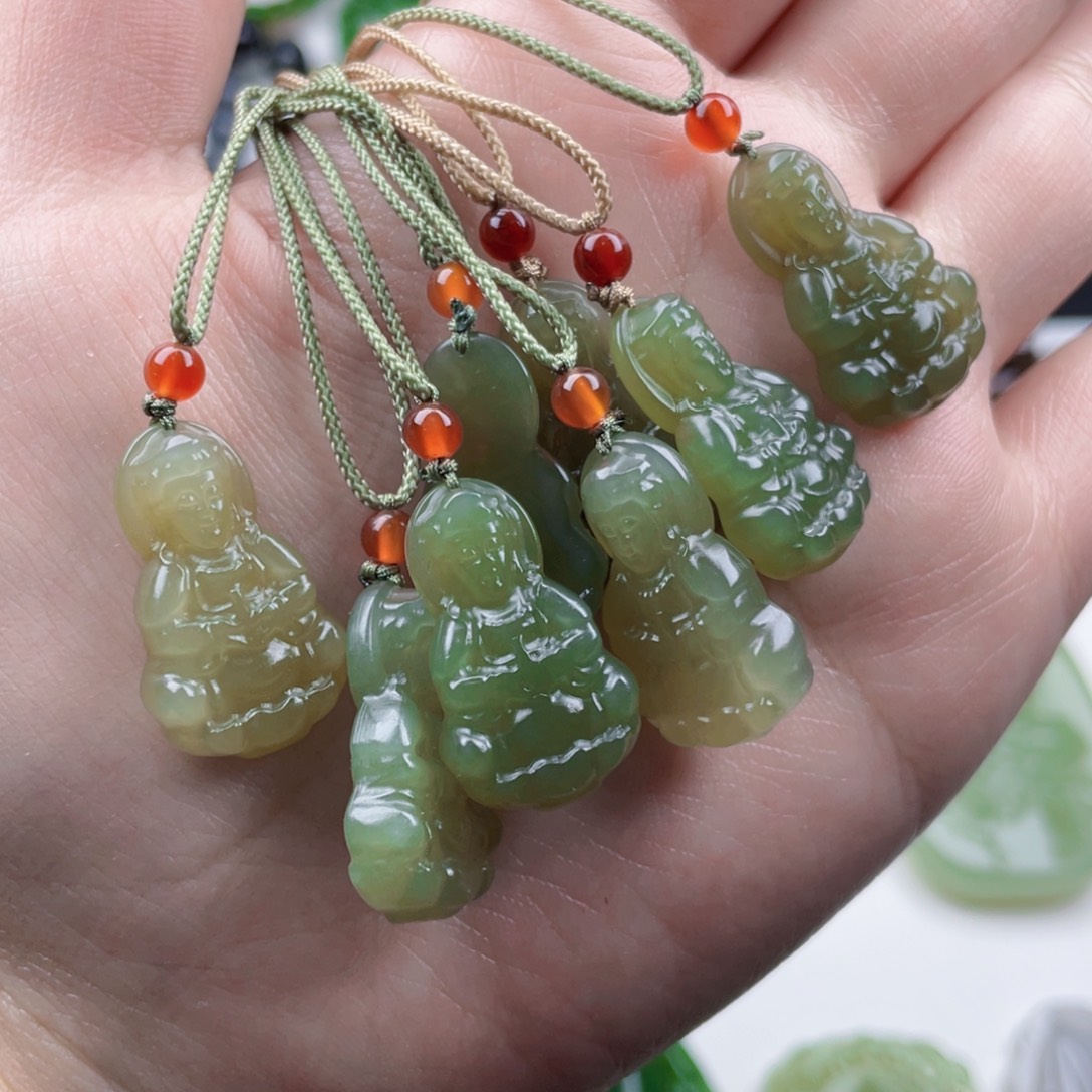 和田玉未镶嵌珠宝半成品随机发其一