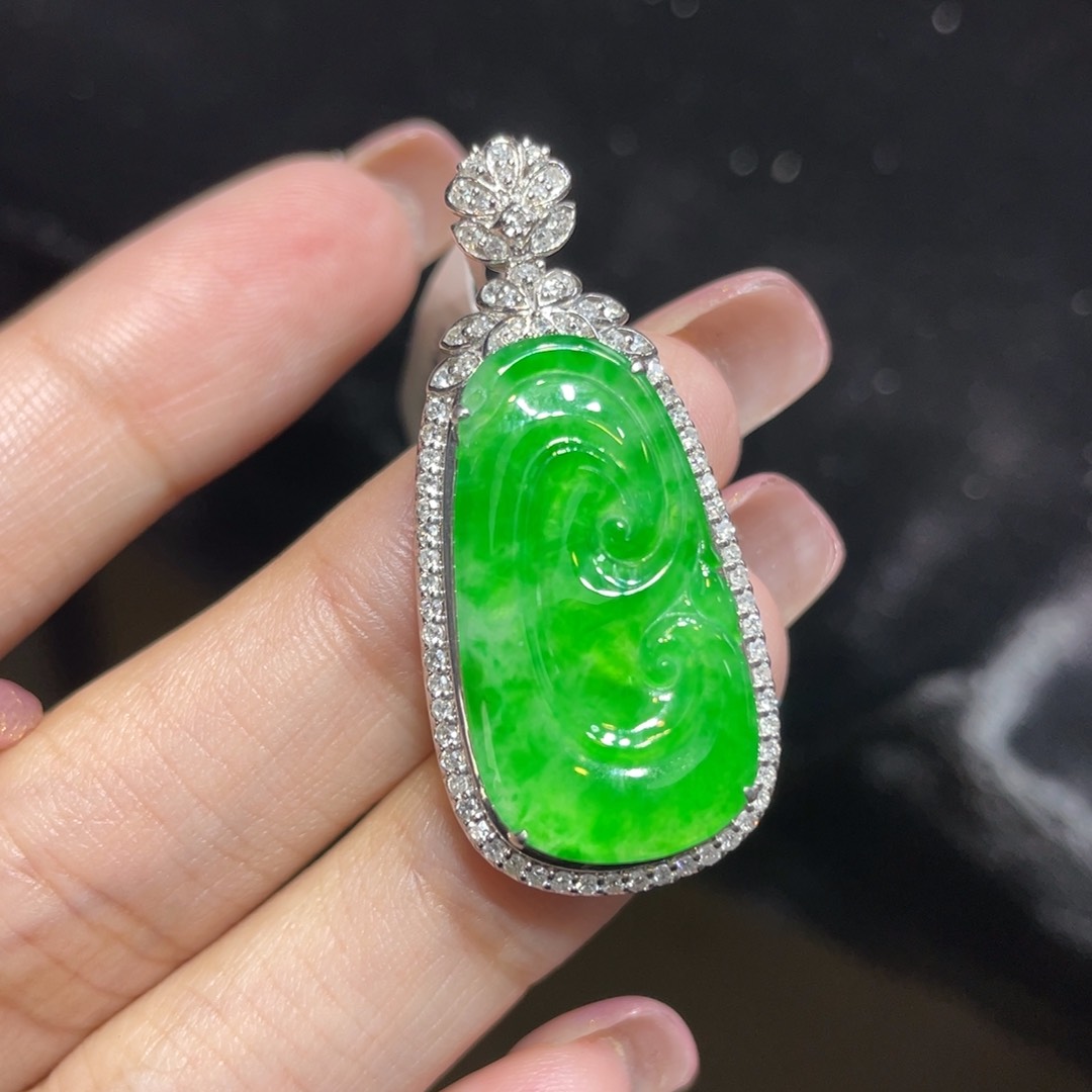 翡翠18K金镶嵌颈饰天然缅甸翡翠