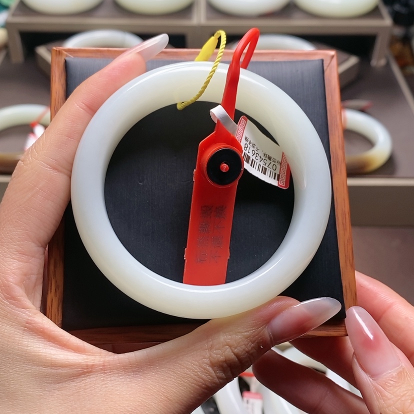 【闪购商品】和田玉手镯未镶嵌S****媛