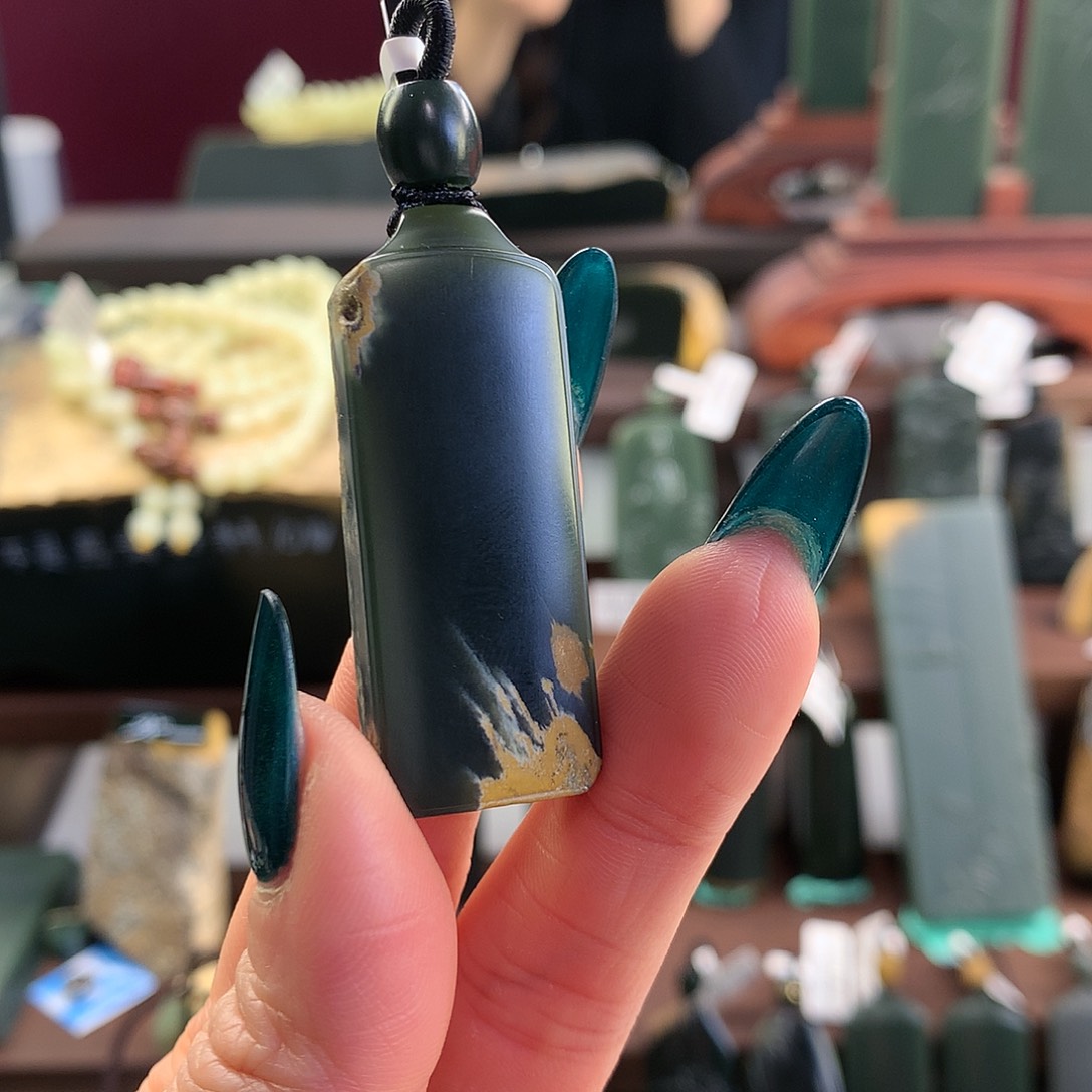 岫岩河磨玉（透闪石质玉）颈饰未镶嵌