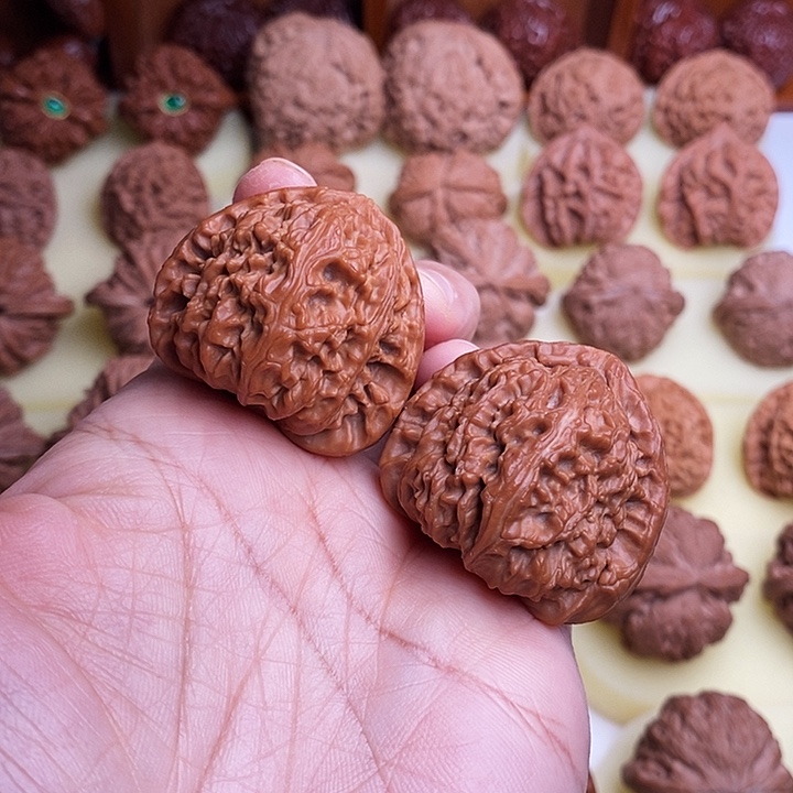 【闪购商品】文玩核桃吊坠39三角白