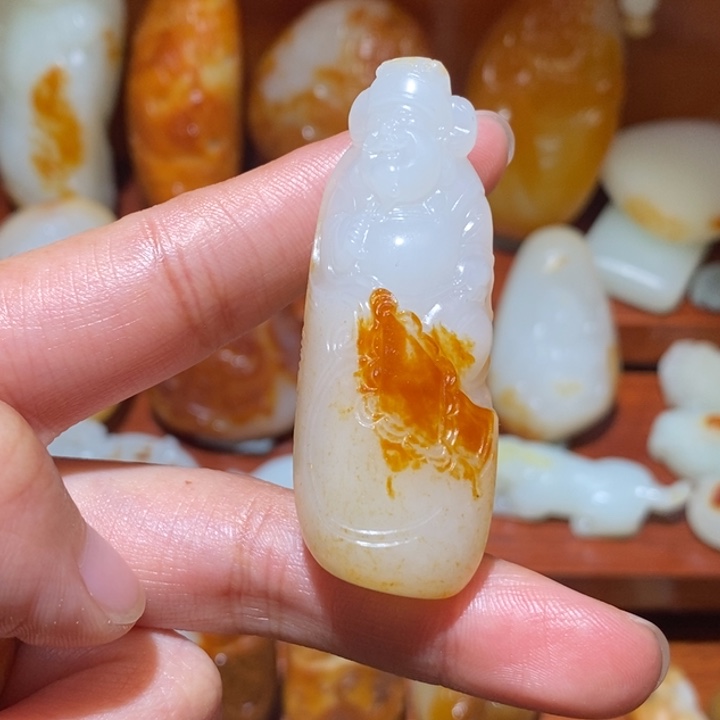 老***人和田玉未镶嵌颈饰