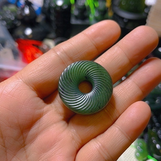 蛇纹石玉颈饰未镶嵌