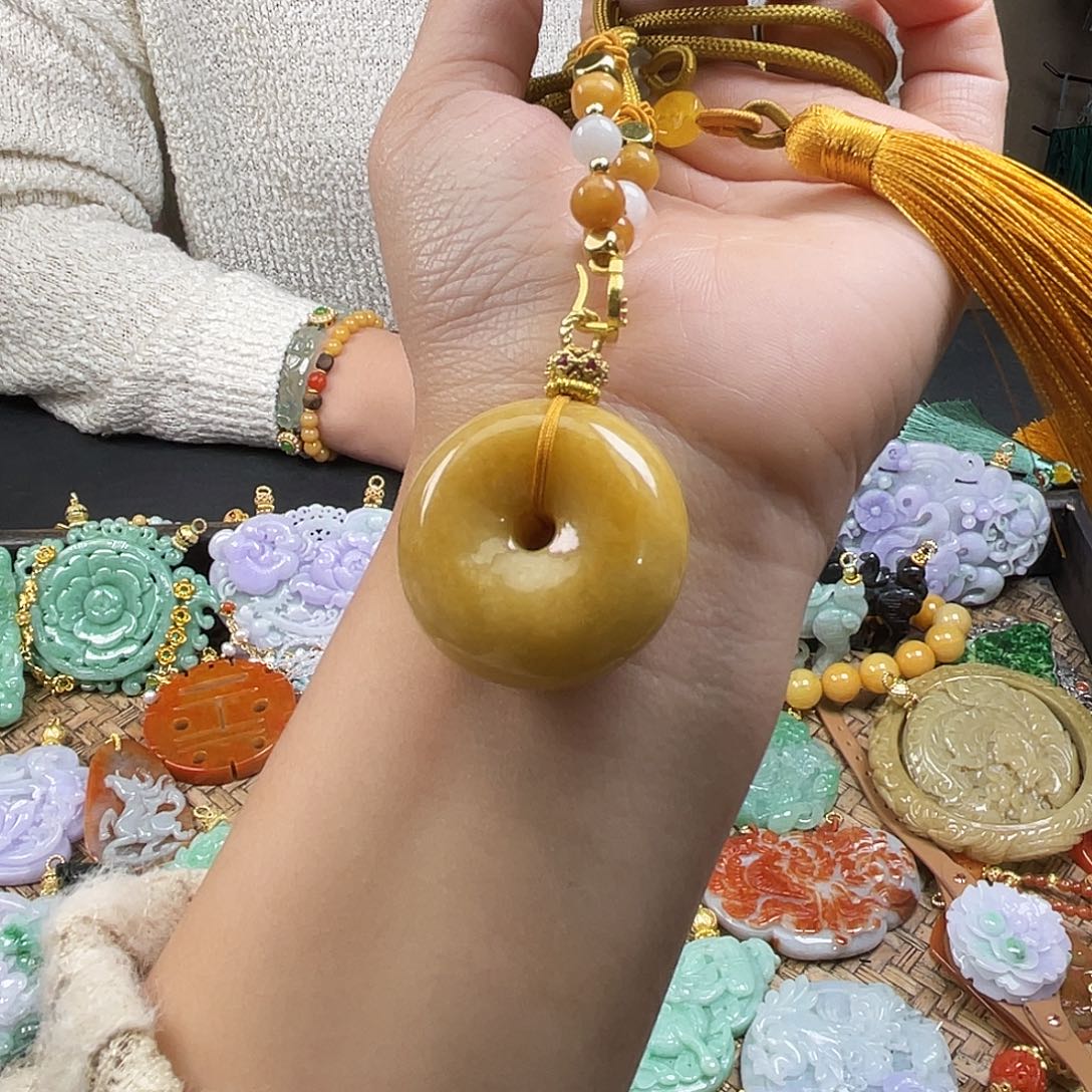 翡翠未镶嵌颈饰翡翠