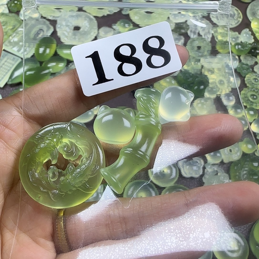 玉***蛇纹石玉未镶嵌岫玉吊坠