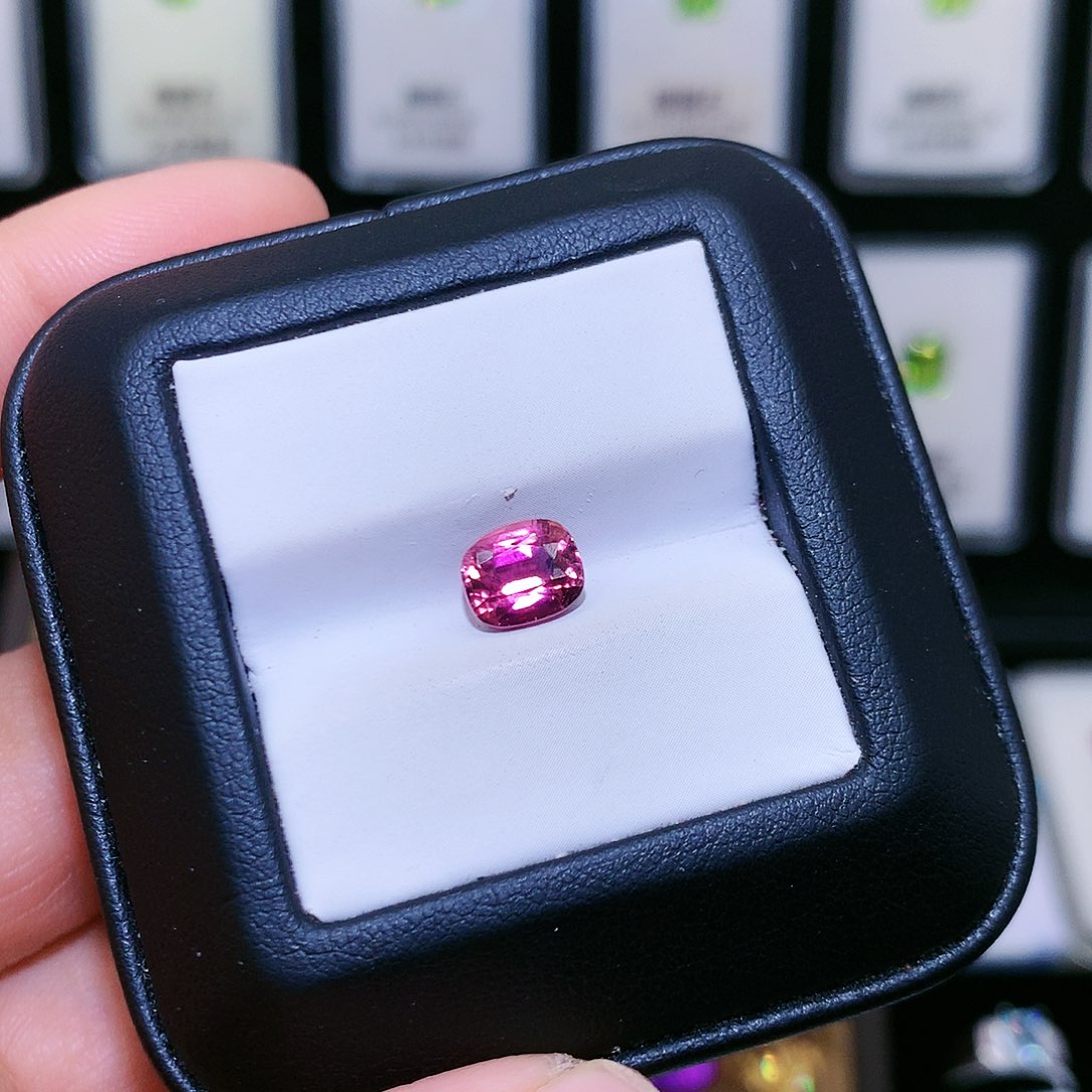 碧玺裸石未镶嵌1.64克拉