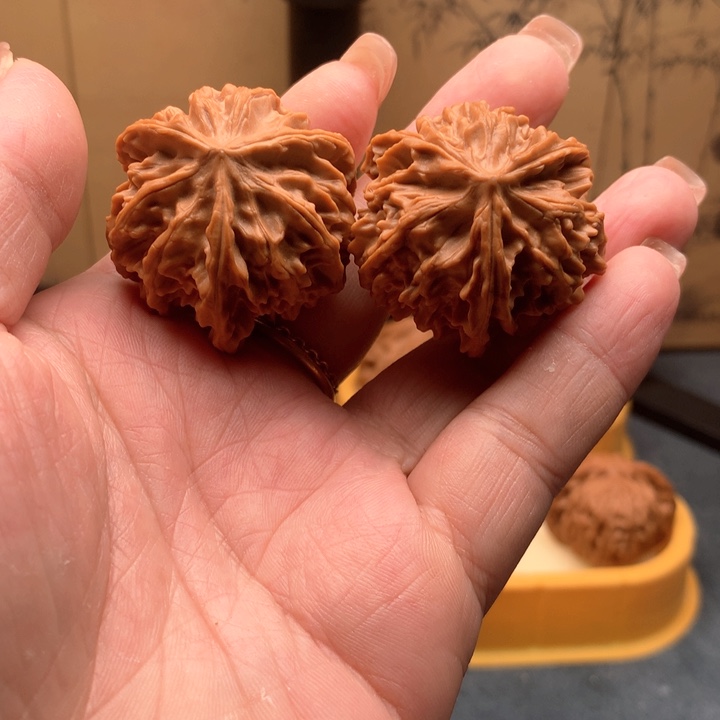 文玩核桃吊坠龙门涧三棱