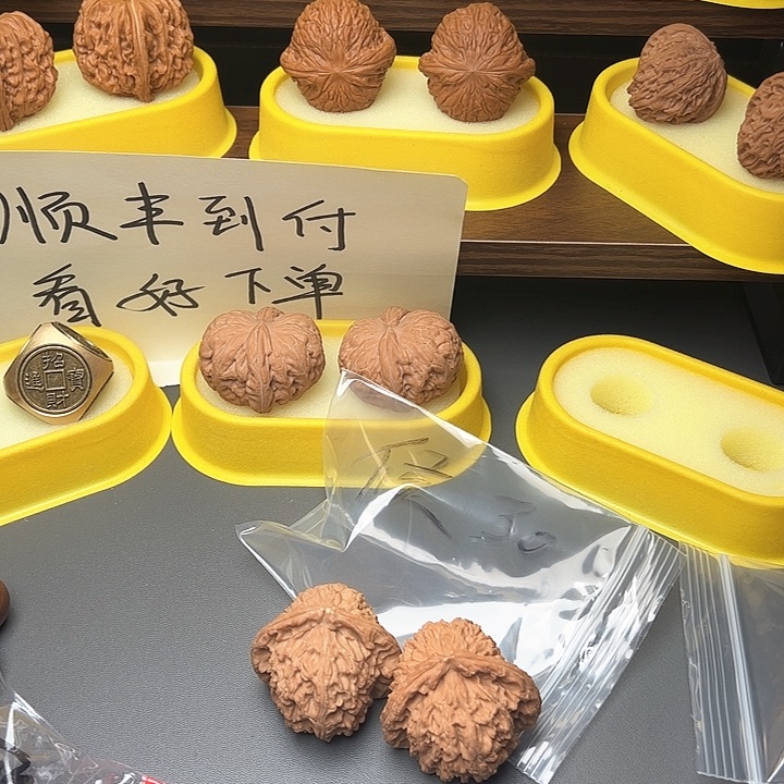 文玩核桃吊坠成*三角白狮子头文玩核桃