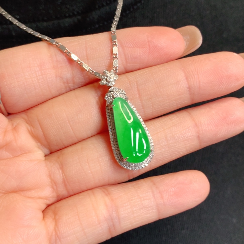 【闪购商品】颈饰18K金镶嵌翡翠特色戒面