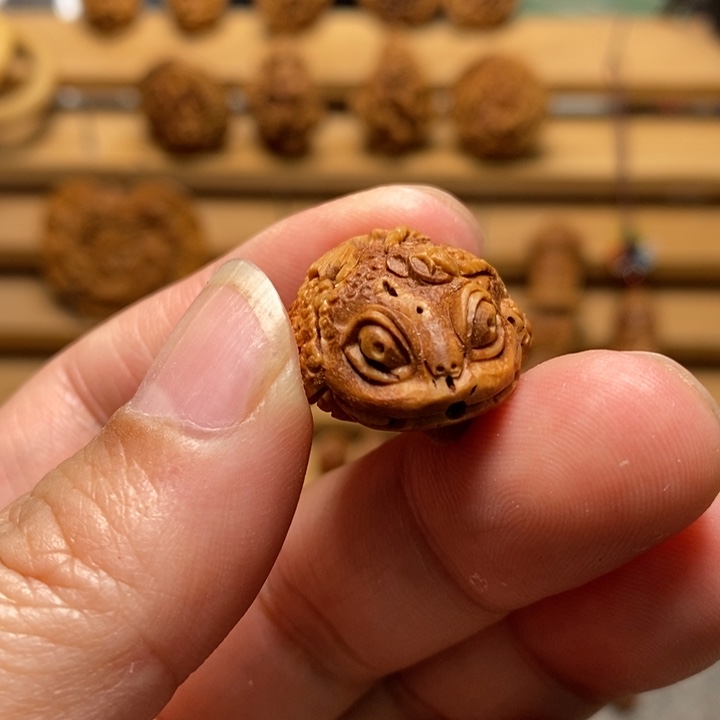 桃核手工雕刻金蟾单颗