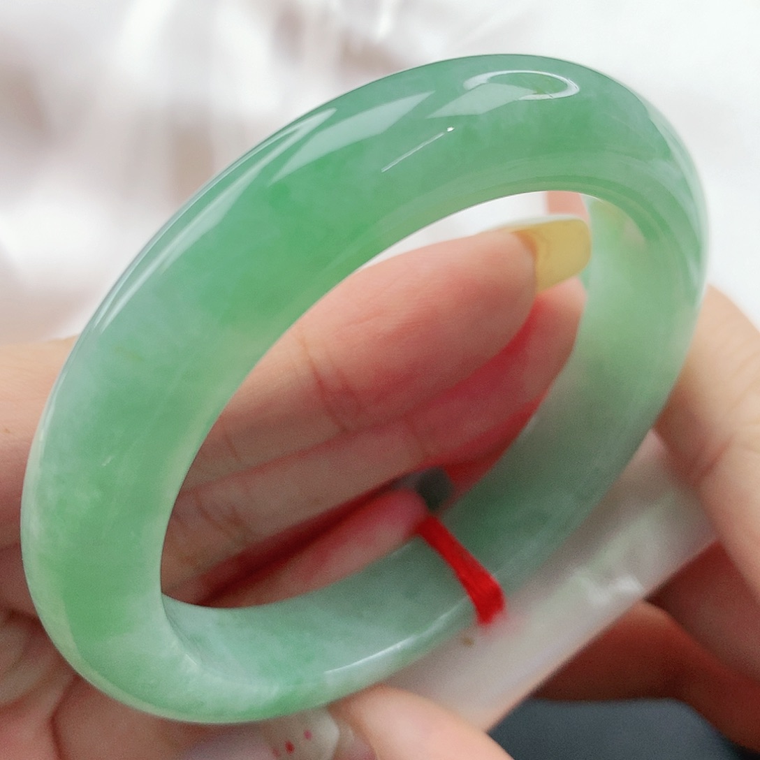 翡翠手镯未镶嵌，703