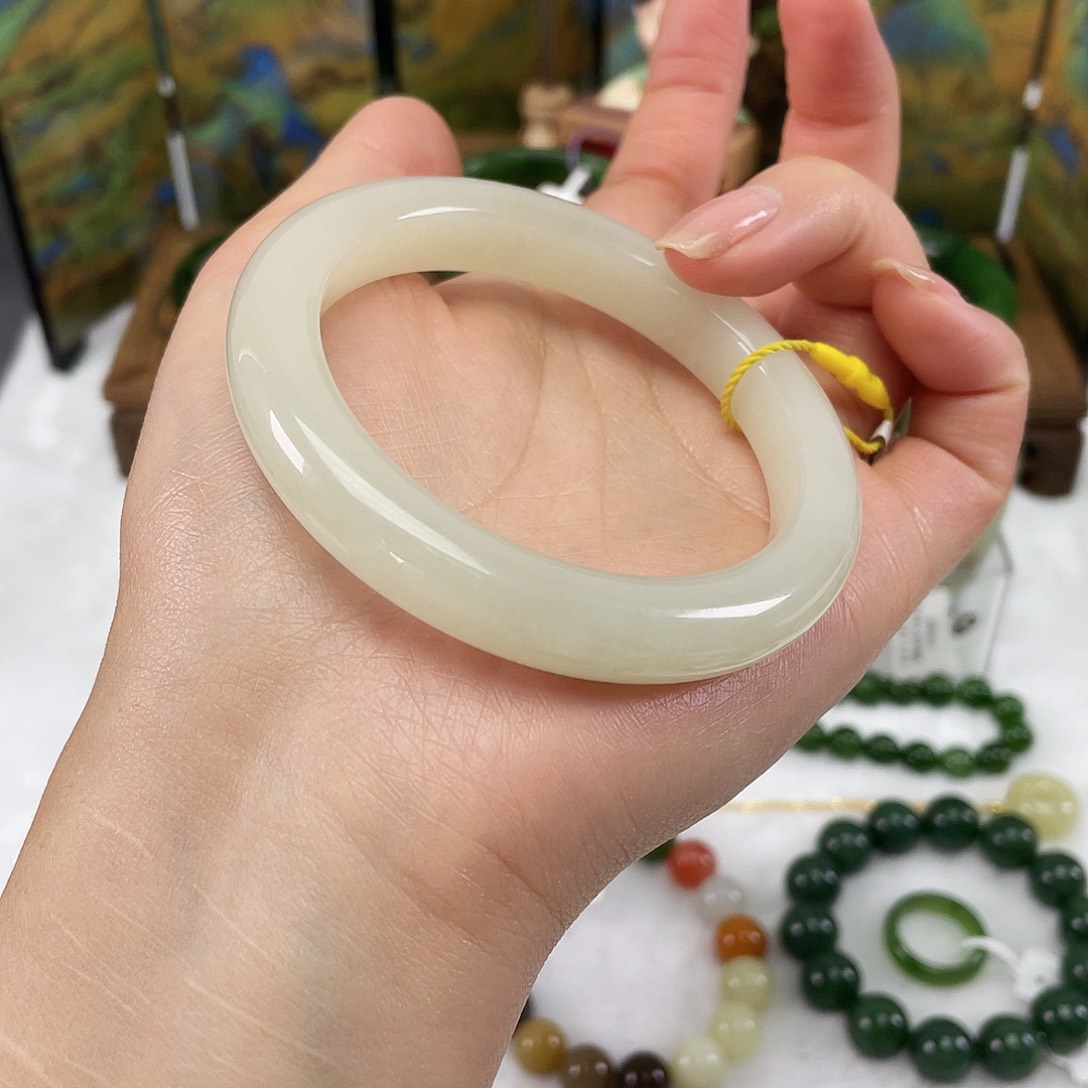 和田玉未镶嵌手镯