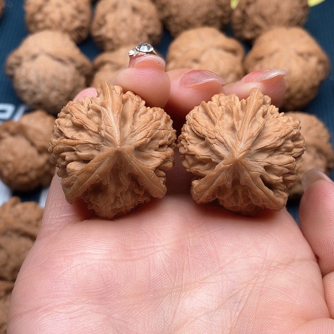 文玩核桃吊坠乌***机玉龙