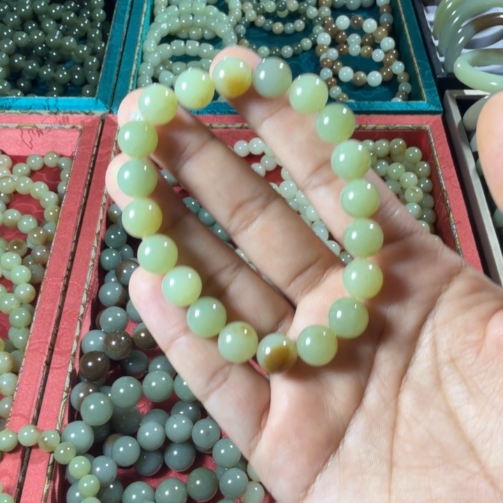 晓***风和田玉（糖玉）未镶嵌手链