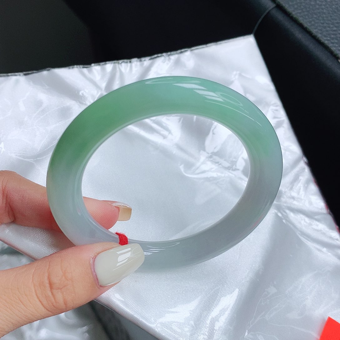 翡翠手镯未镶嵌寻**觅早a 1