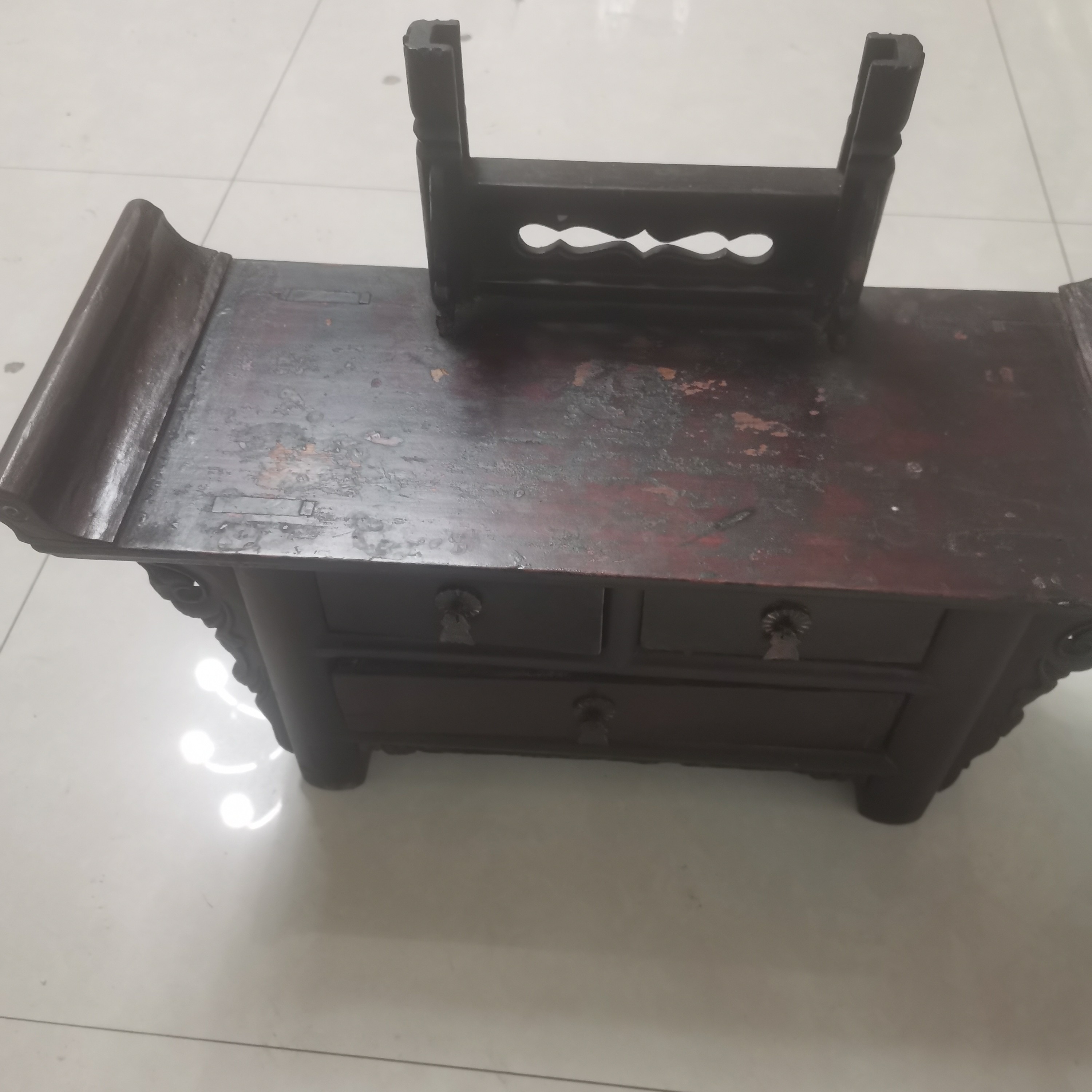 一件木器，商品如图