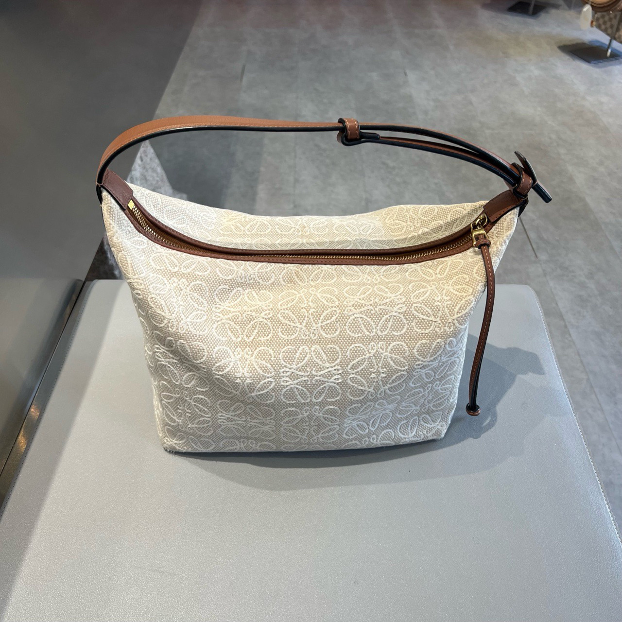 95新 LOEWE/罗意威 CUbi帆布刺绣饭盒包