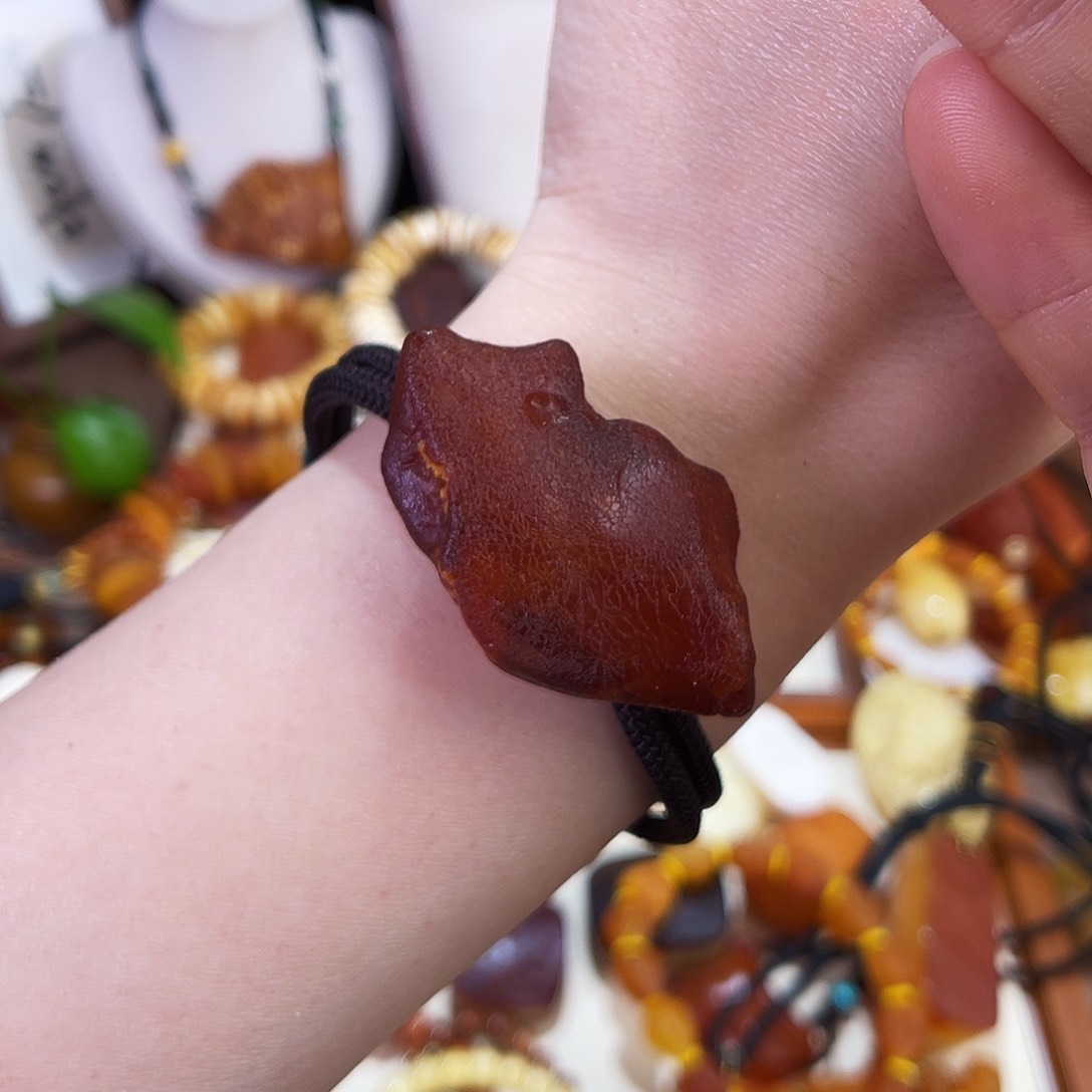 琥珀珠宝奇石未镶嵌，