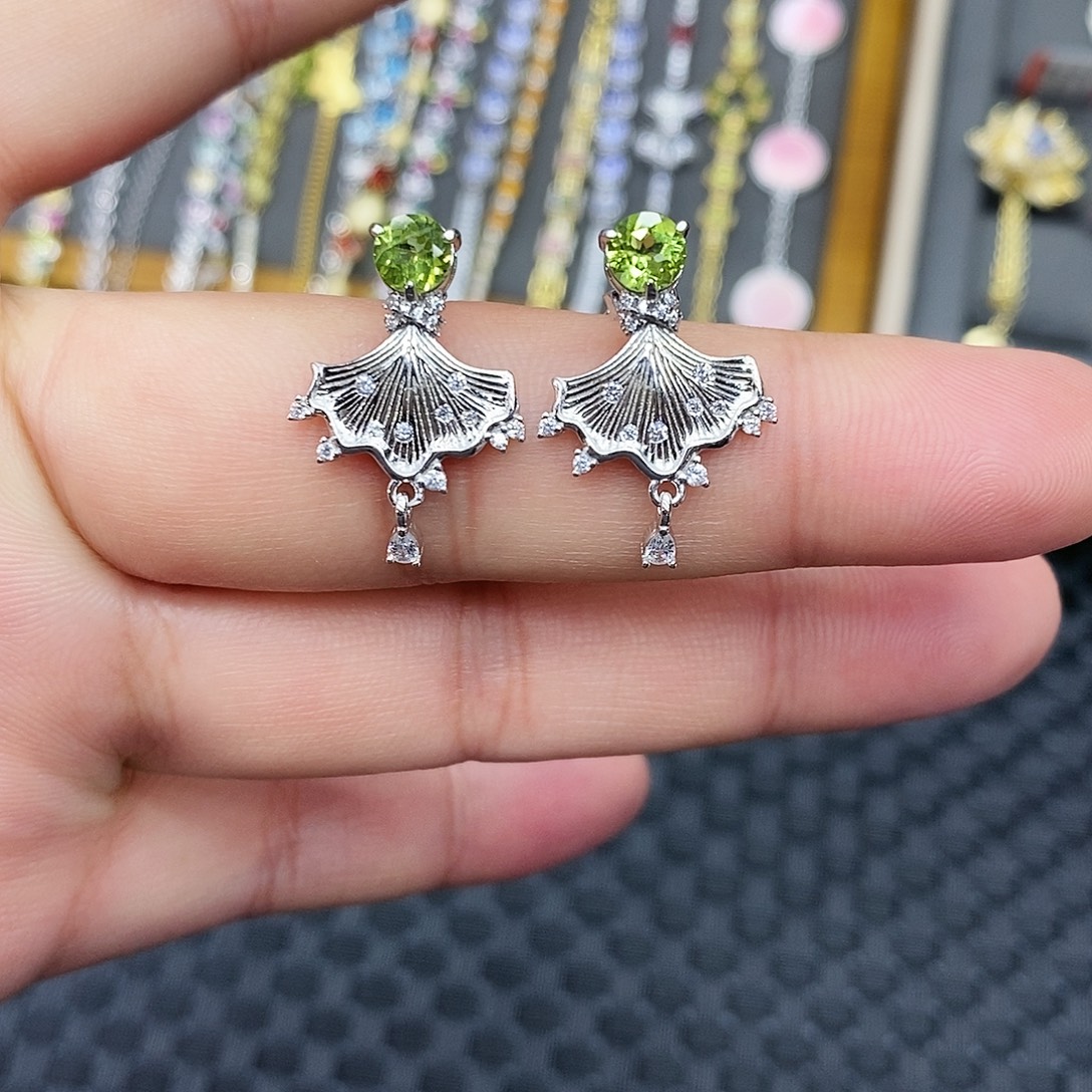 橄榄石银S925镶嵌耳饰