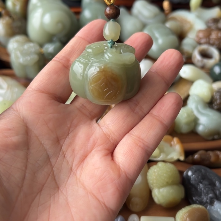 颈饰未镶嵌和田玉