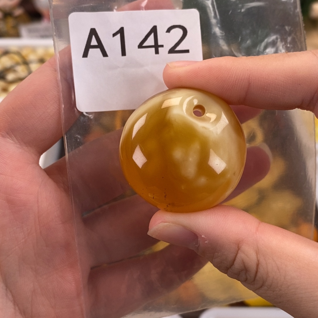 未镶嵌琥珀珠宝奇石