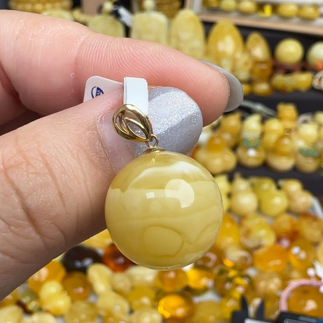 18K金镶嵌吊坠(不含链)琥珀天然俄料蜜蜡圆珠锁骨