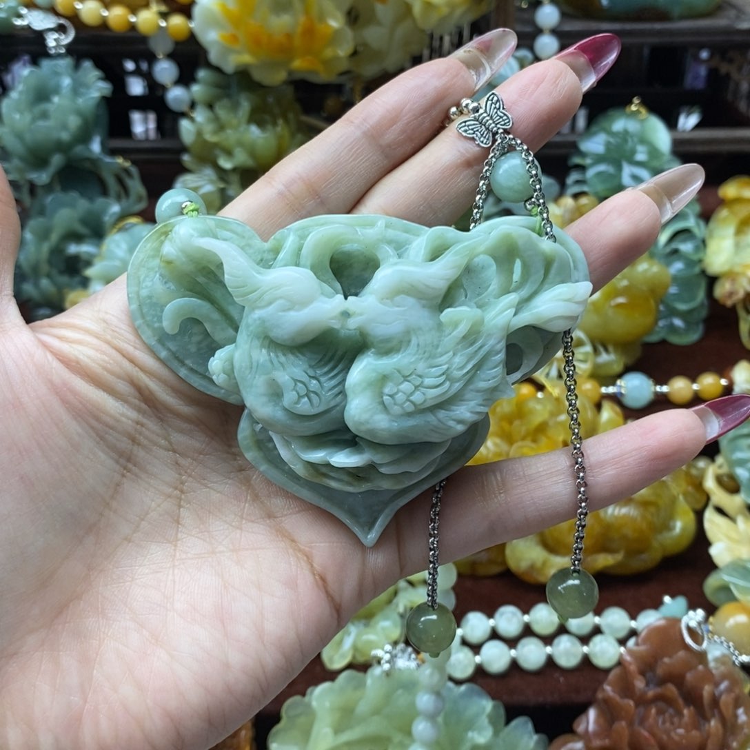 蛇纹石玉挂件未镶嵌