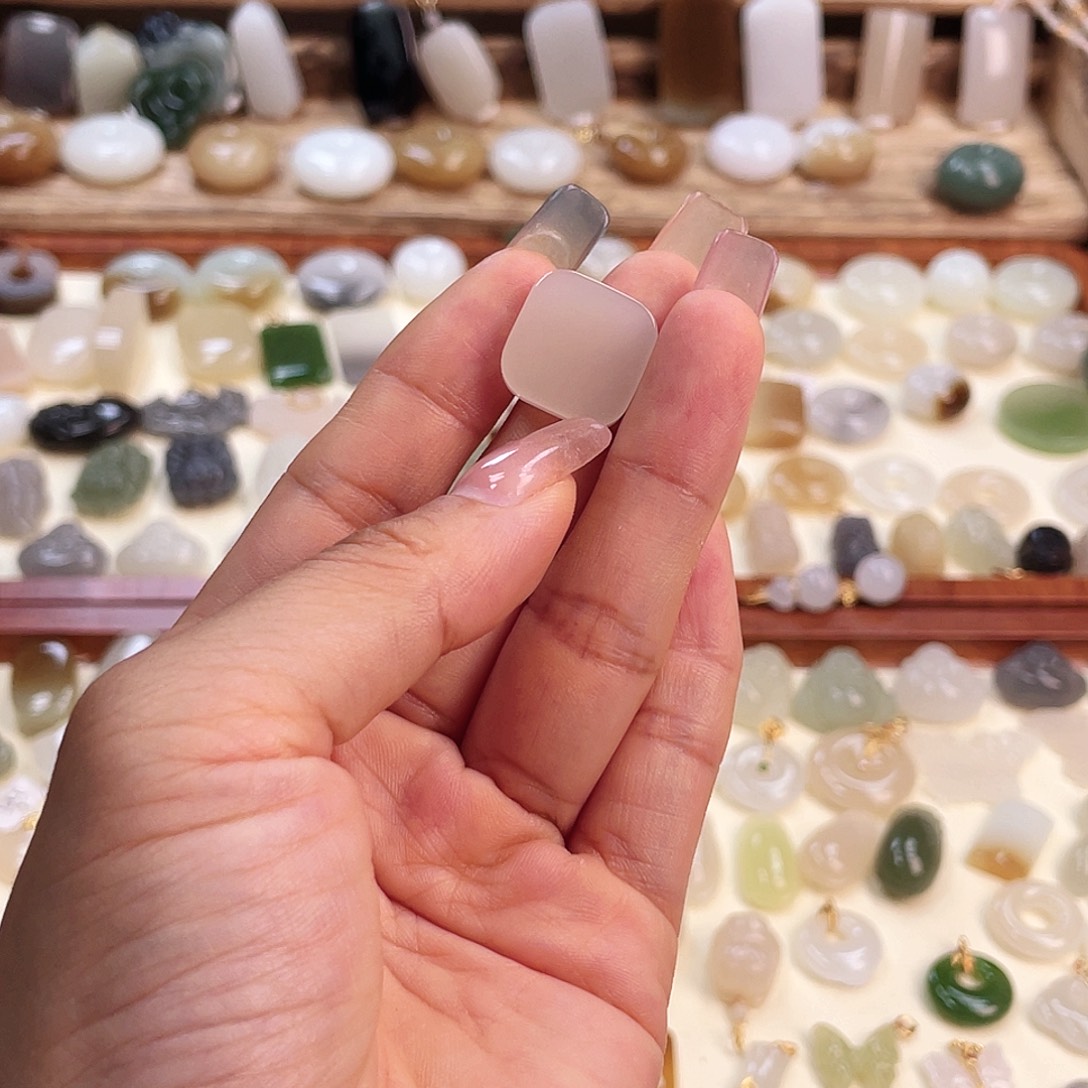 和田玉18K金镶嵌吊坠(赠链)