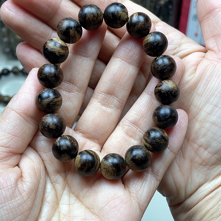 沉香手串让****.越南芽庄白奇楠留疤料