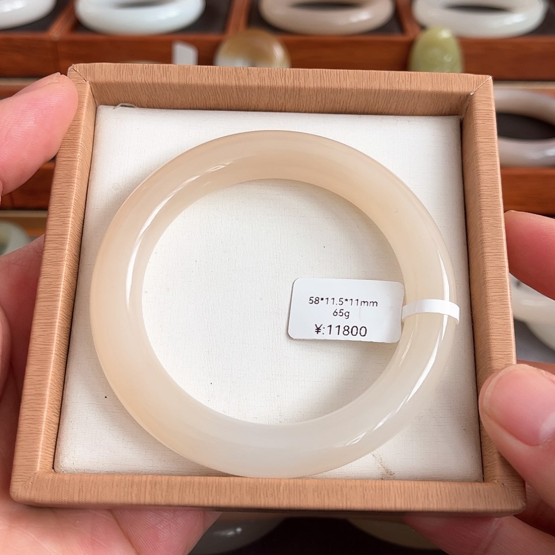 和田玉手镯未镶嵌祎*