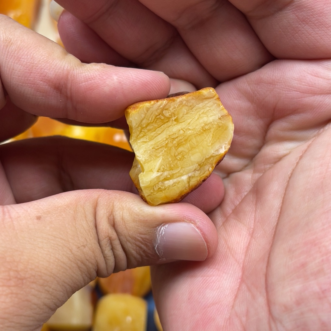 碧***天定制蜜蜡未镶嵌原石