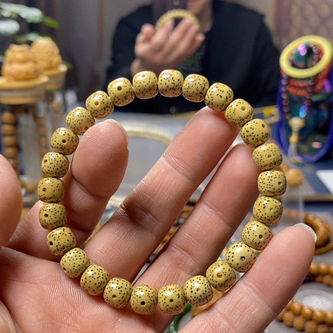 星月菩提手串鸡油黄