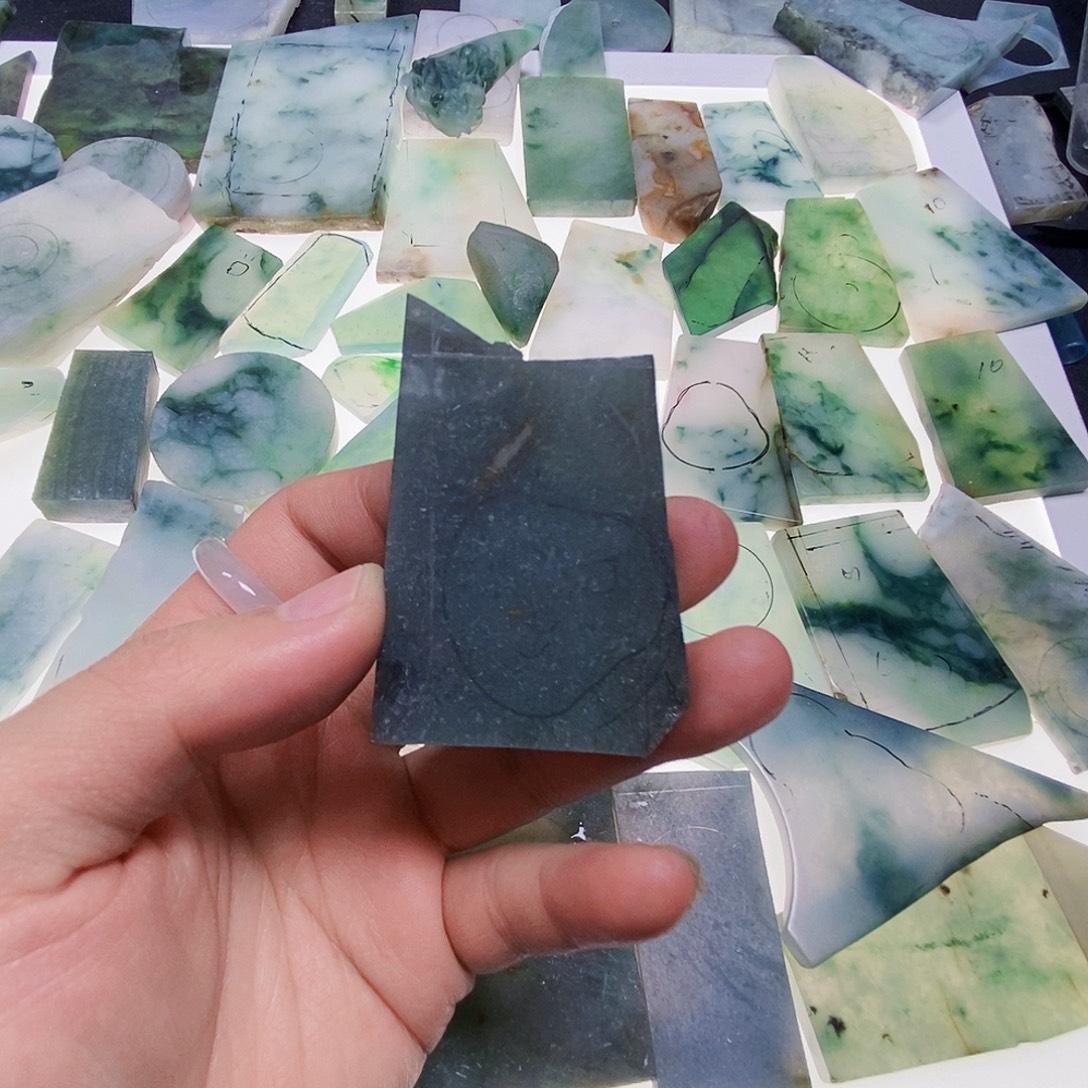 亿***只定制翡翠未镶嵌包工包料山水