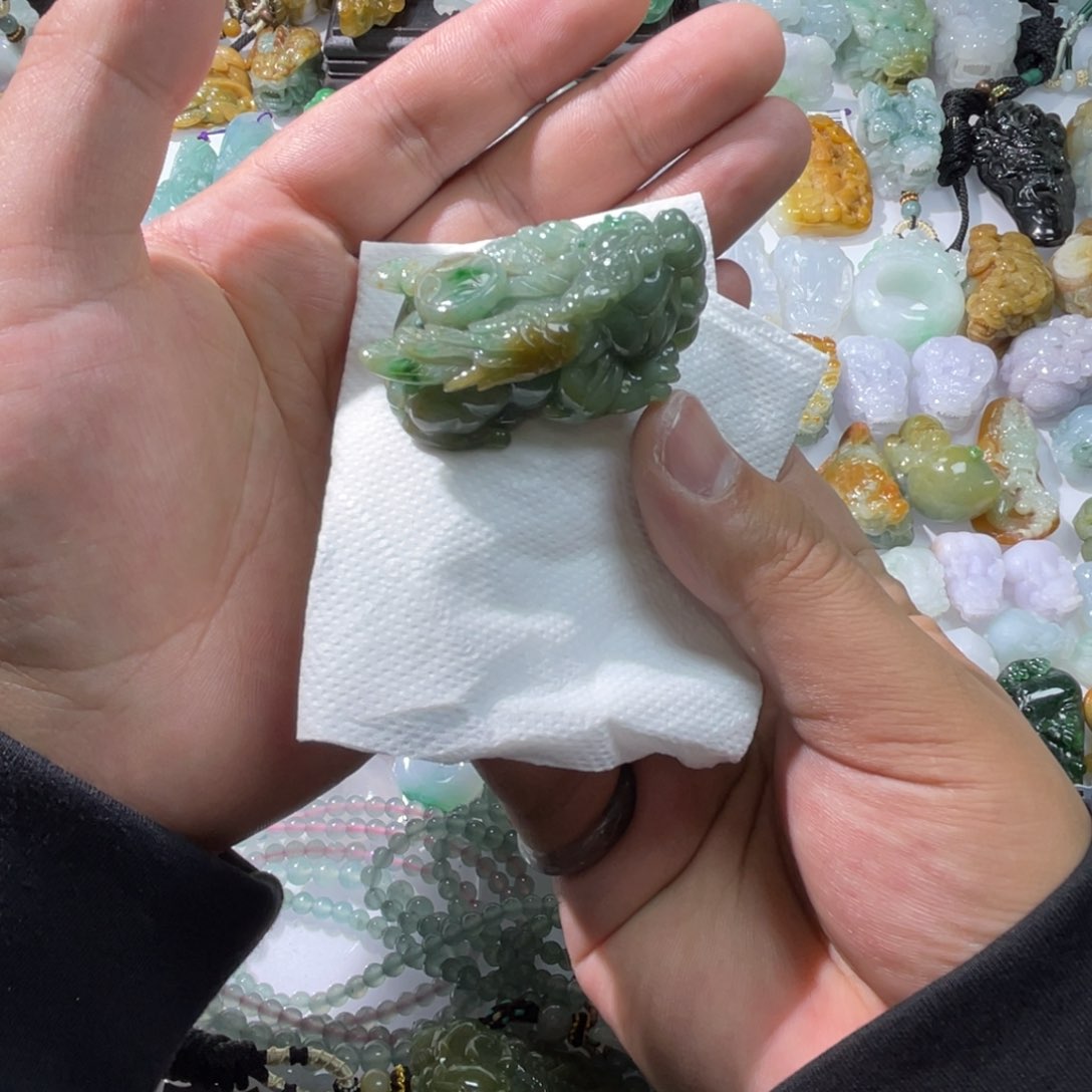 翡翠颈饰未镶嵌天然