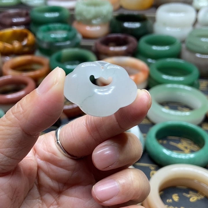 石英质玉手镯未镶嵌