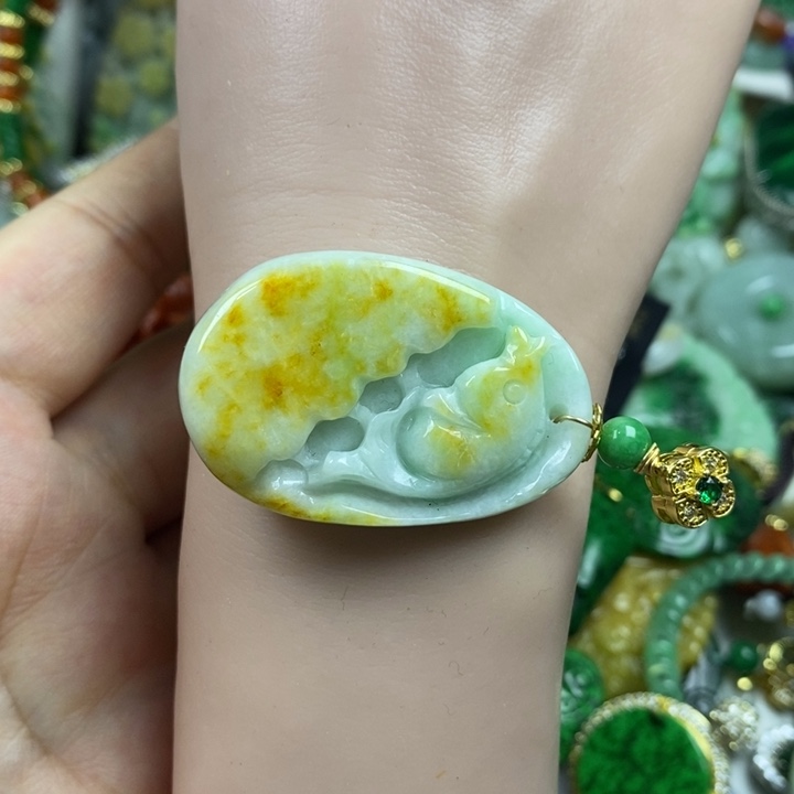 翡翠未镶嵌吊坠(赠链)