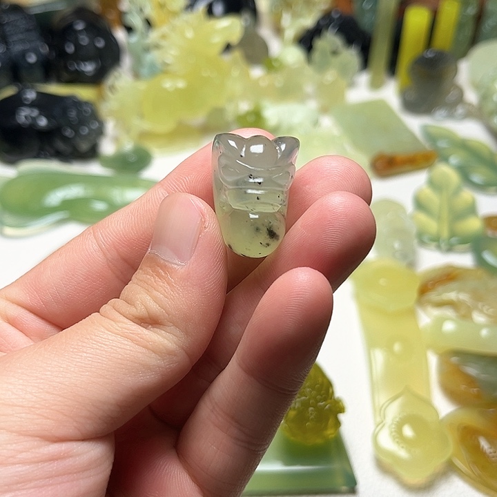 未镶嵌蛇纹石玉颈饰