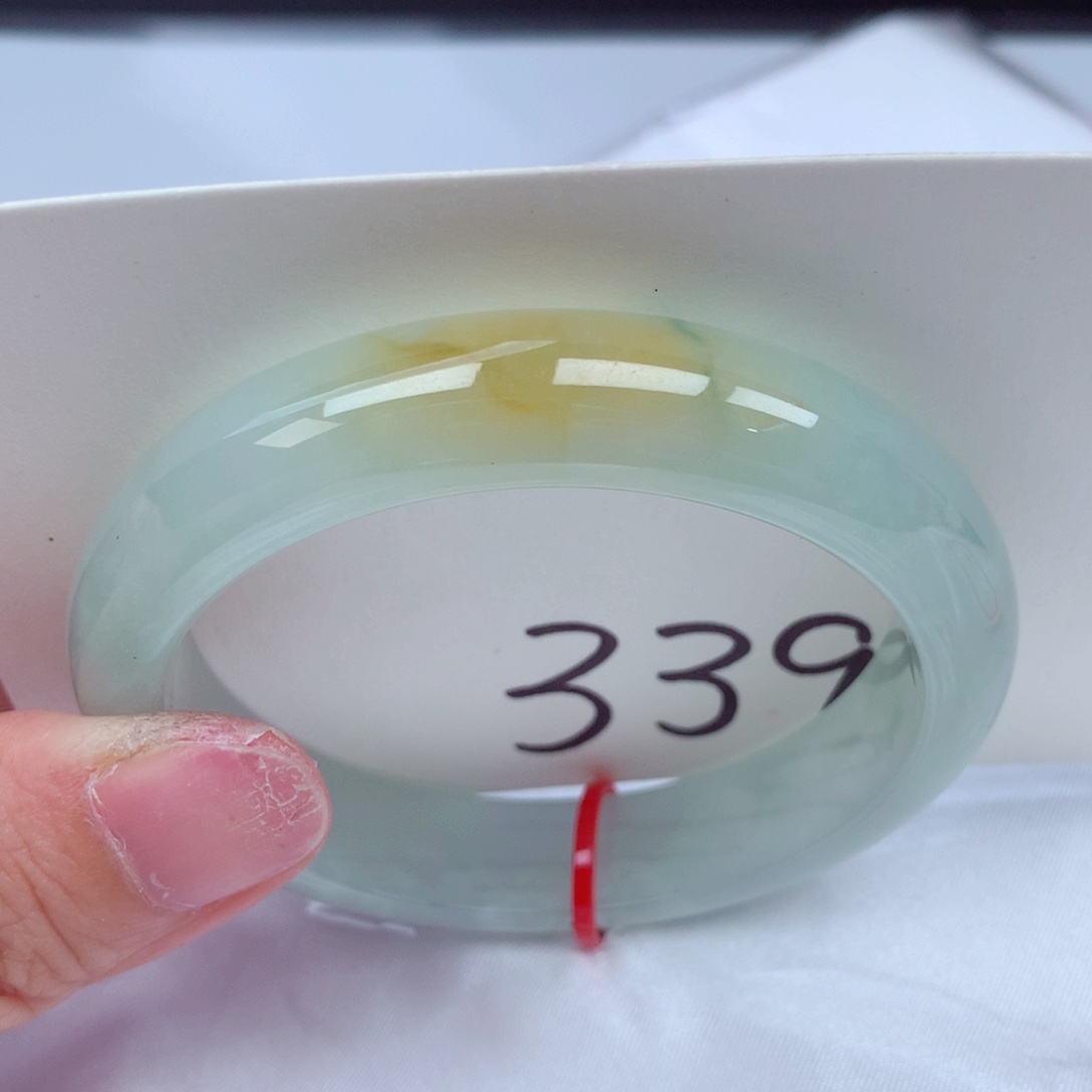 翡翠手镯未镶嵌翡翠