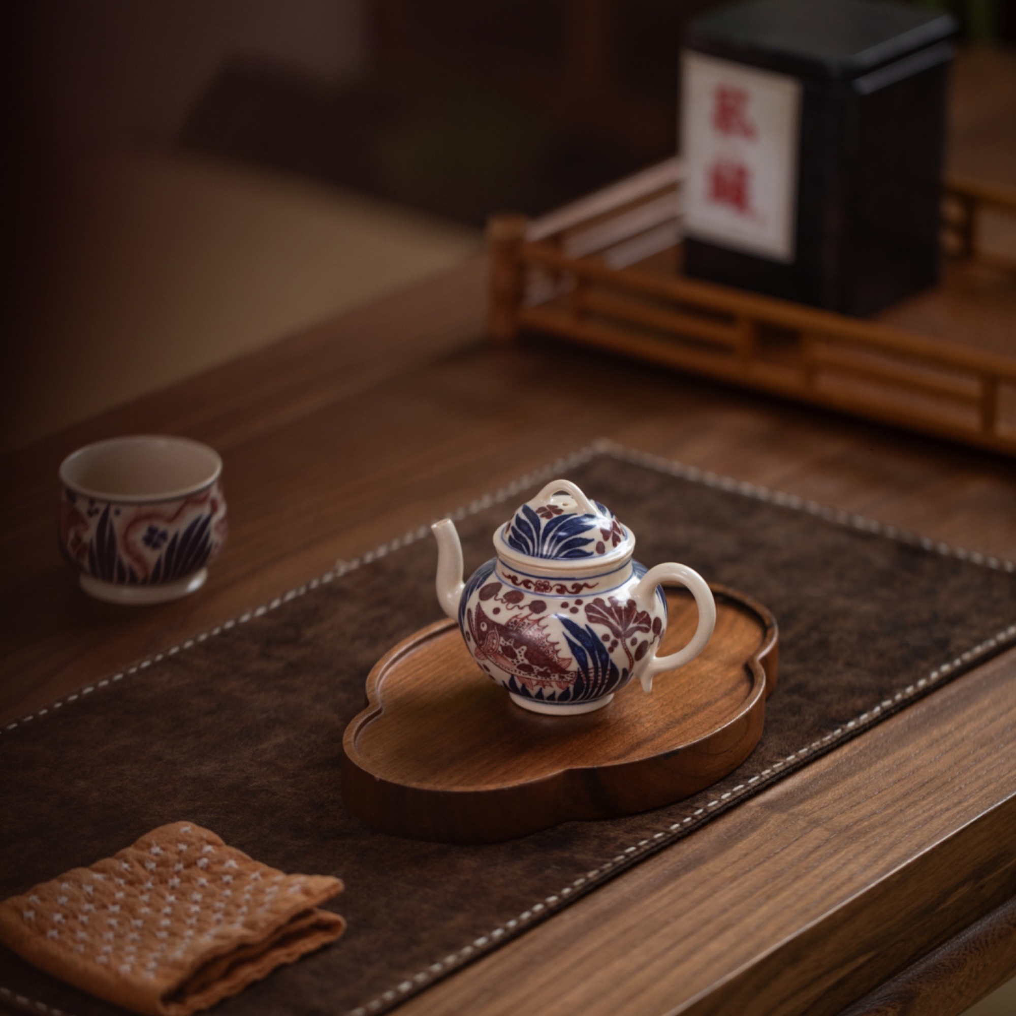 【霖松堂】釉里红鱼藻宫灯壶| 周大乐优选 | 景德镇陶瓷