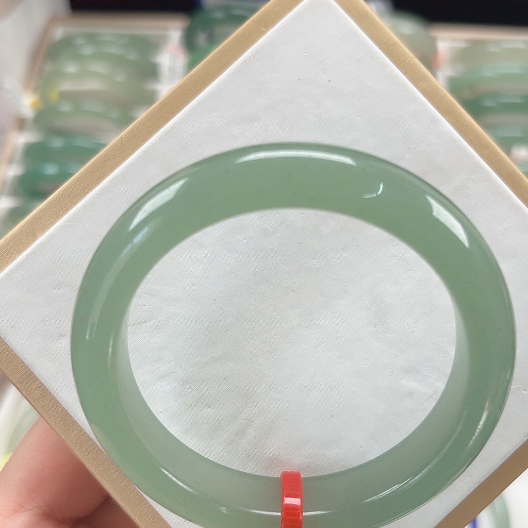 东陵石未镶嵌手镯