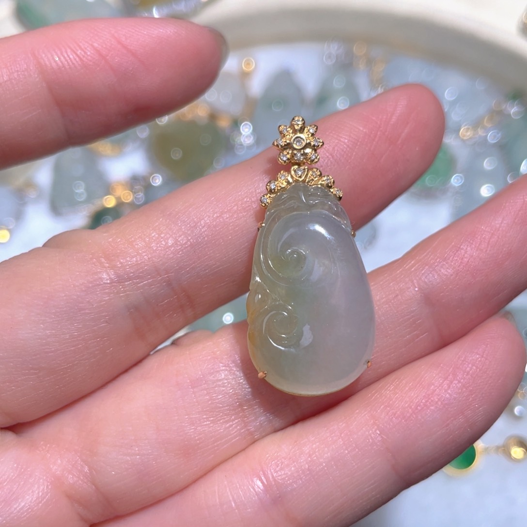 翡翠颈饰18K金镶嵌翡翠