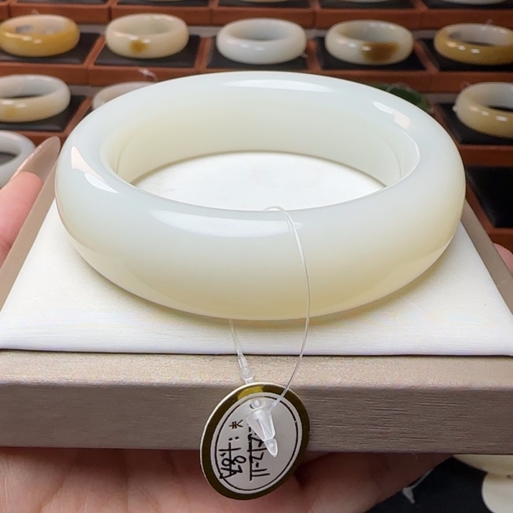 和田玉未镶嵌手镯暖白宽胎55.4