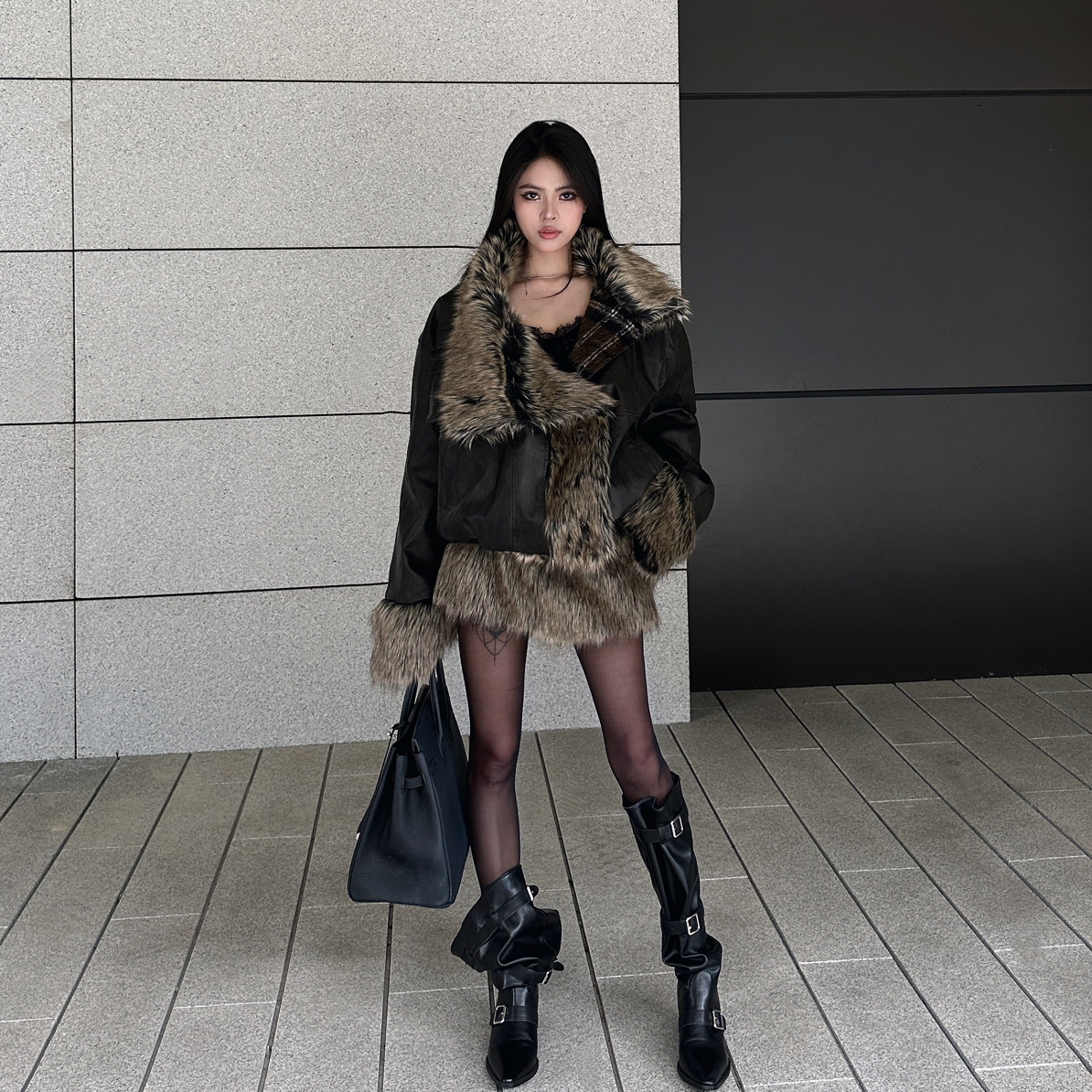 暗黑摇滚松弛不羁正反两穿大牌设计呢格子皮外套搭配毛毛短裙套装
