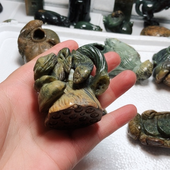 岫岩河磨玉（透闪石质玉）把件未镶嵌博*