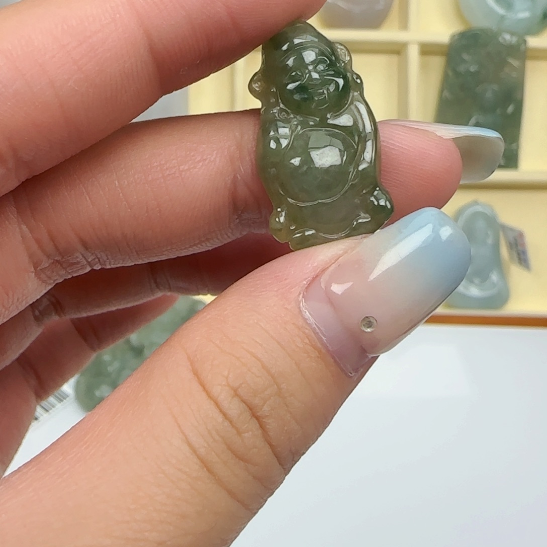 翡翠未镶嵌颈饰财神爷