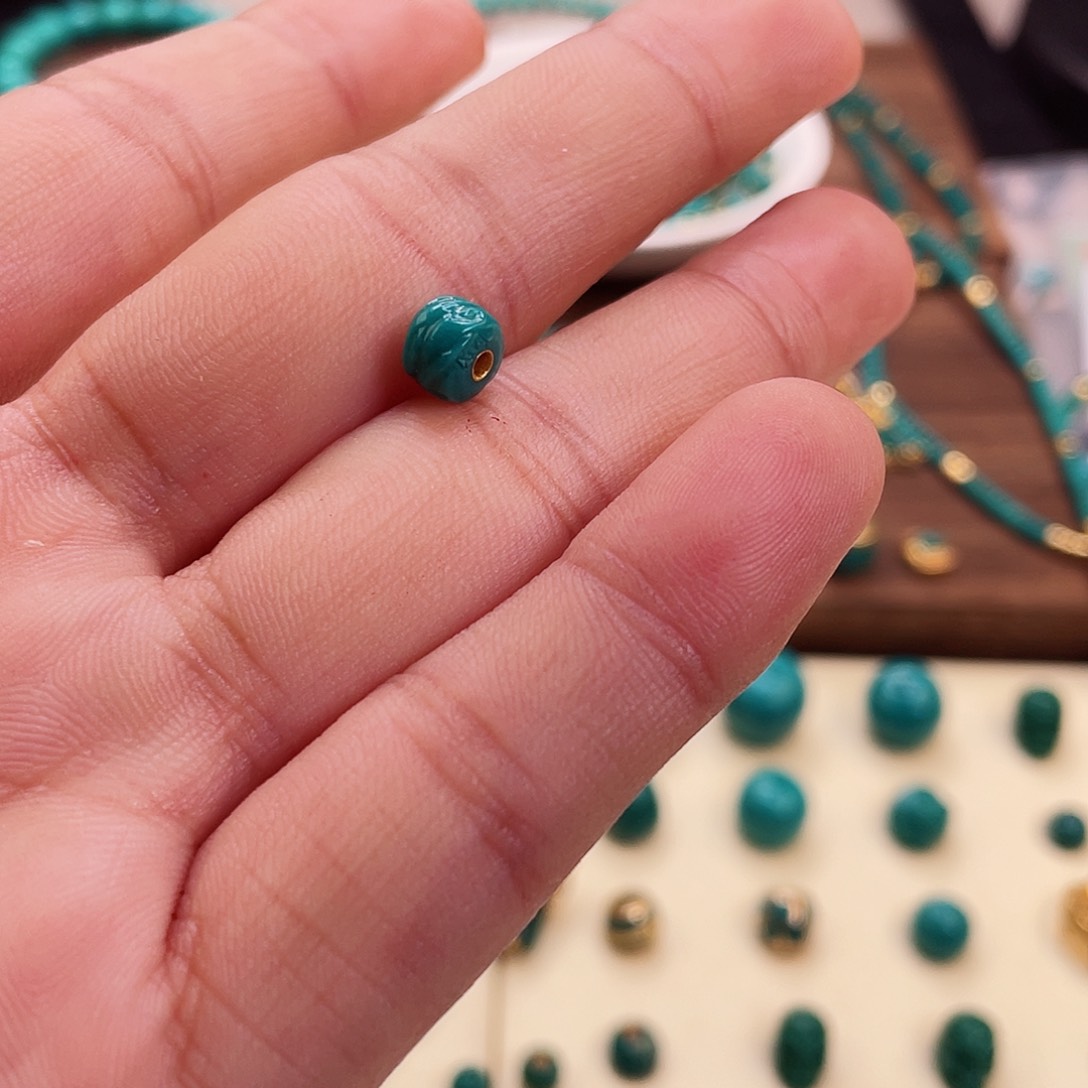 绿松石颈饰未镶嵌