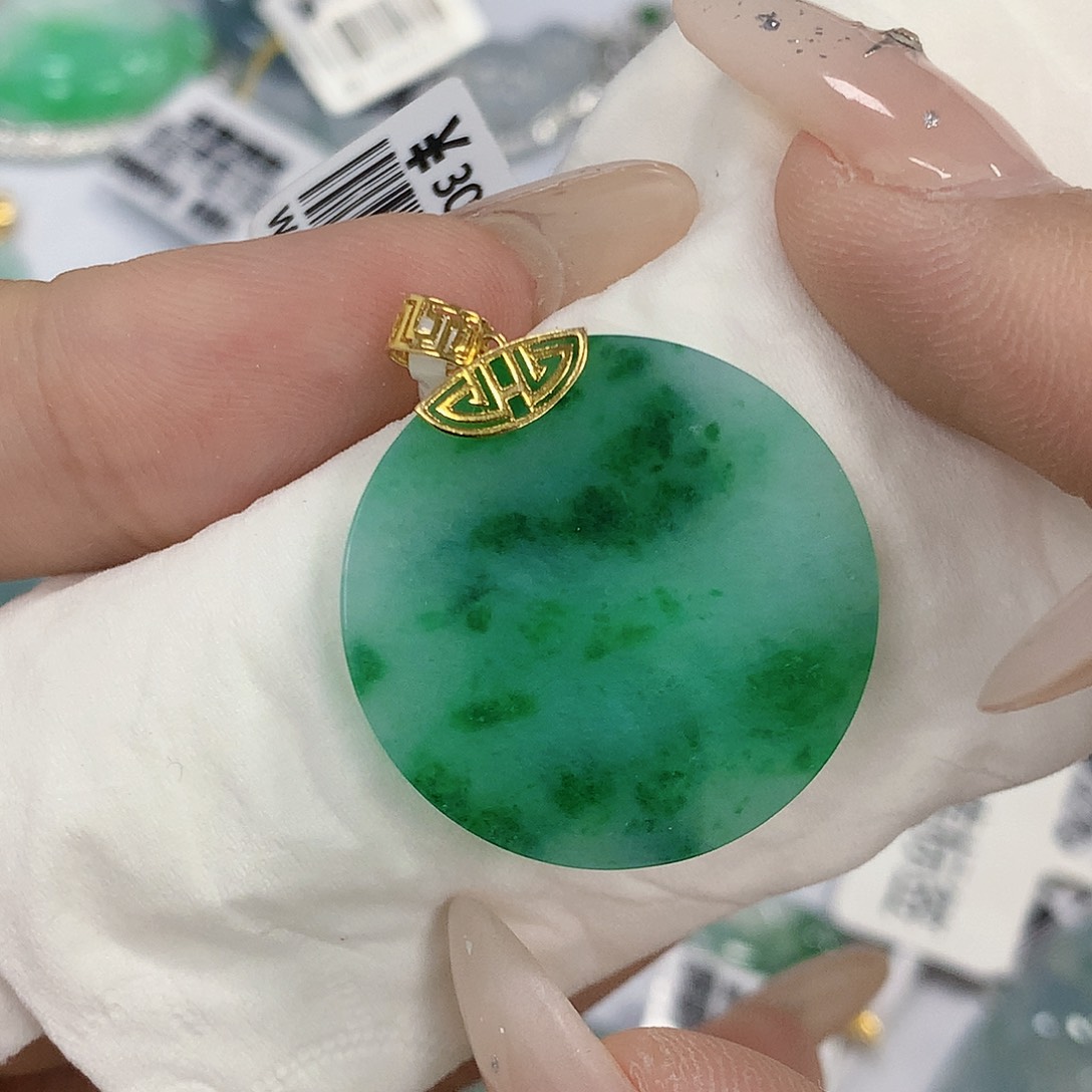 颈饰18K金镶嵌翡翠