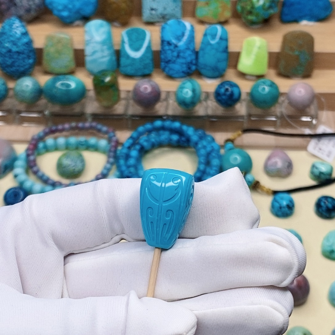 绿松石未镶嵌珠宝奇石